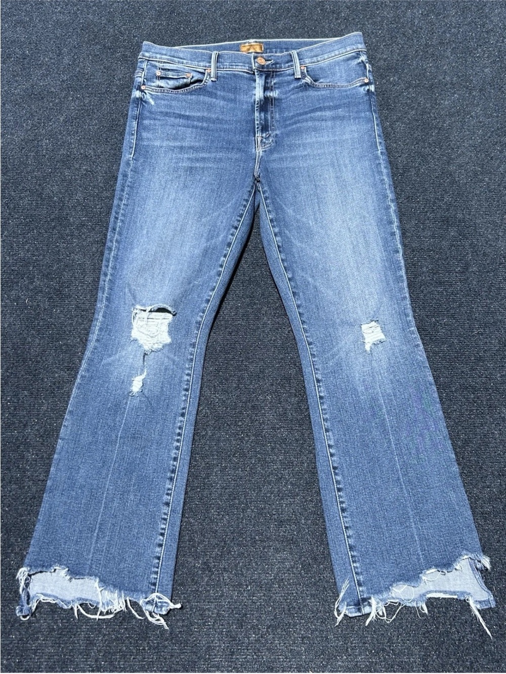 MOTHER The Insider Crop Step Chew Distressed Jeans in Dancing on Coals Size 30 - Picture 3 of 16